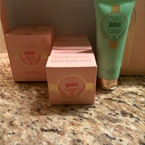 Wicked collection Beekman 1802 Pink and Mint Skincare Bundle